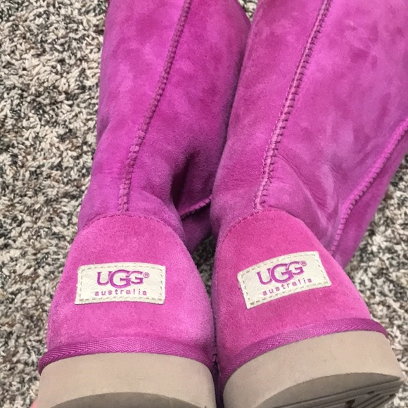 🪬STEAL ALERT 🚨 UGGS Hot Pink Size 6 Mid Rise Boots Excellent Used Condition! - Picture 4 of 9
